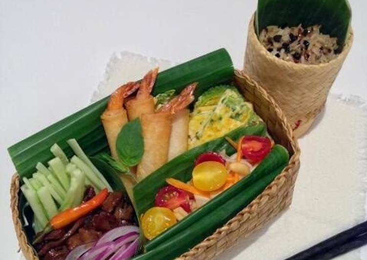 Steps to Make Homemade Thai-style Lunch Box