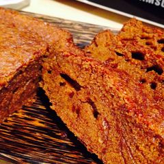 A picture of Kue Sarang Semut (Caramel Cake).