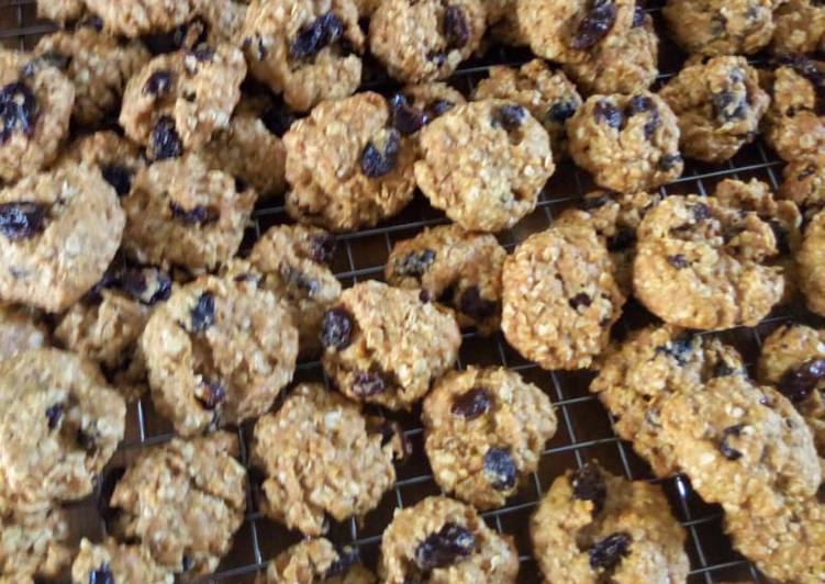 Oatmeal Raisin Cookies