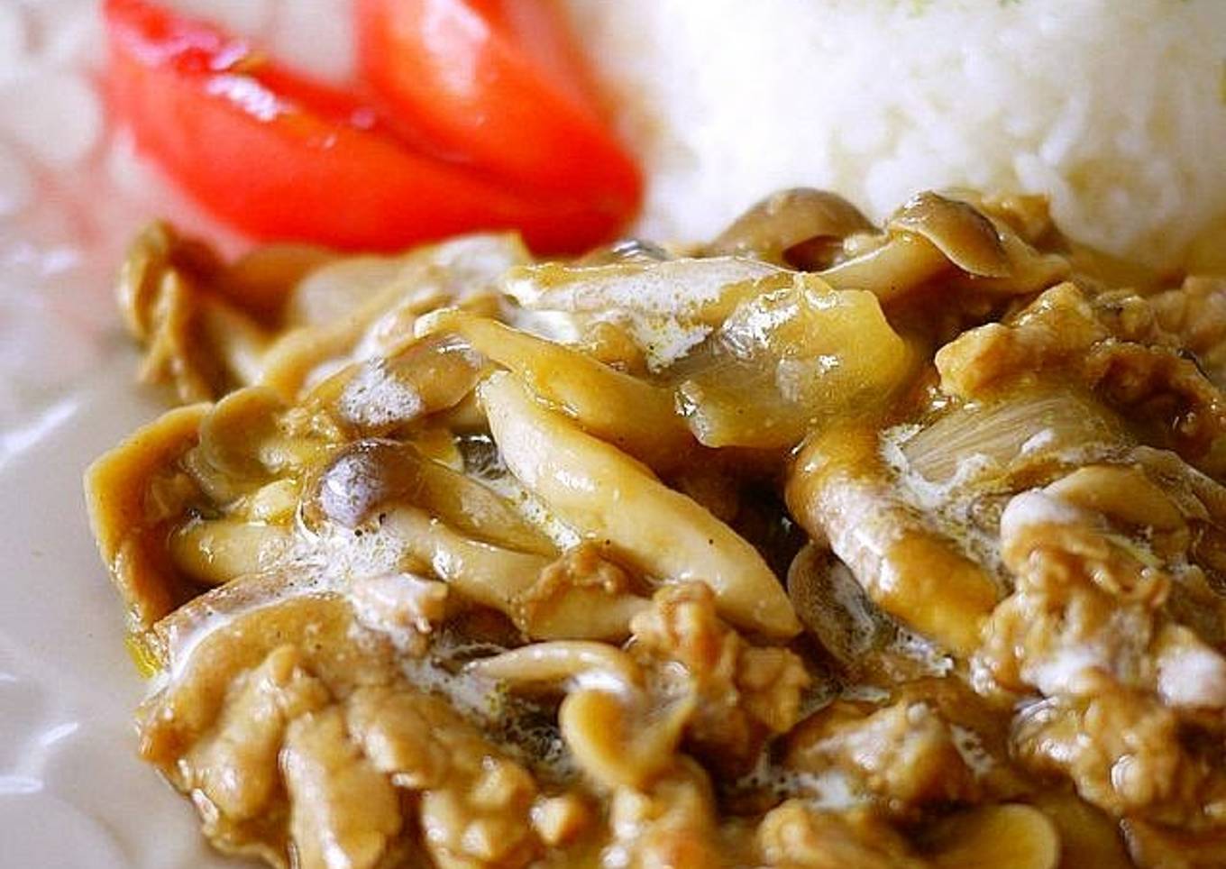 Thinly Sliced Pork & Mango Sauce with Rice