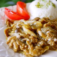 A picture of Thinly Sliced Pork & Mango Sauce with Rice.