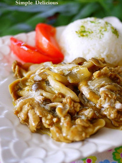 A picture of Thinly Sliced Pork & Mango Sauce with Rice.
