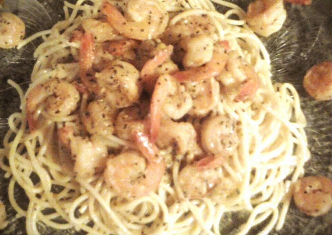 Lemon and pepper prawns over pasta