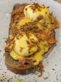 Ovos benedict com salmão fumado