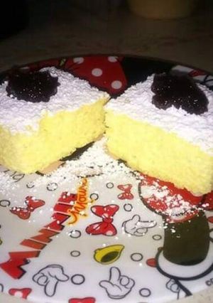 Pillekönnyű grízes-túrós sütemény recept fotója