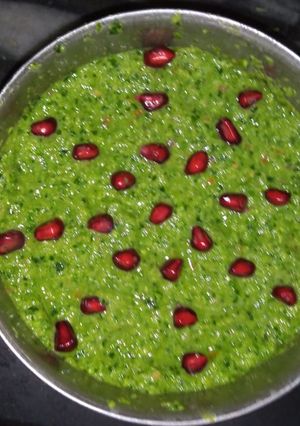 A picture of Hare chane ki chutney.