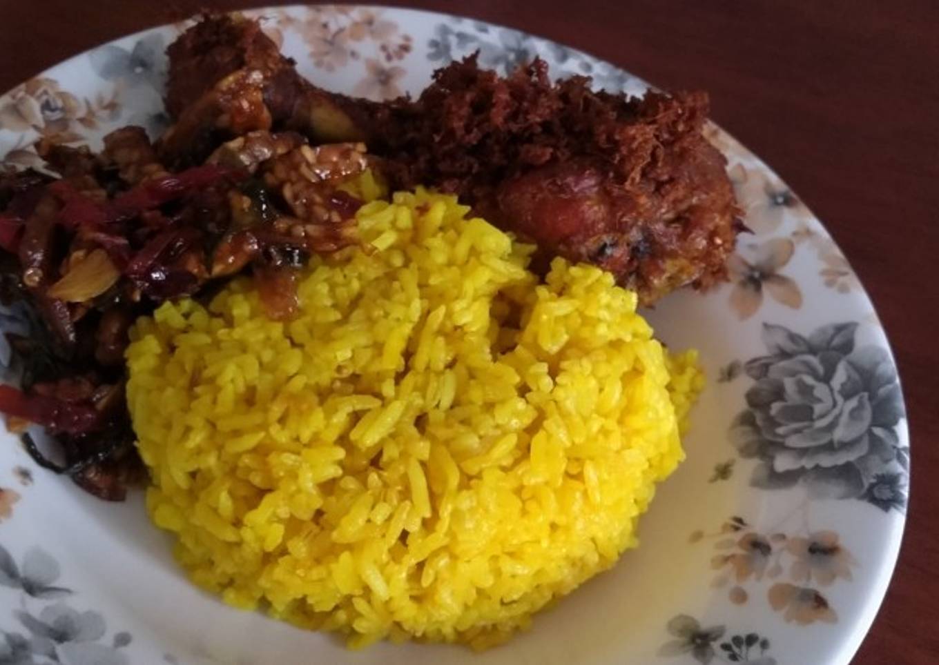 Nasi kuning megicom