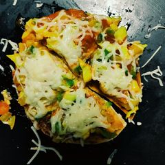 Mini roti pizza A picture of Mini roti pizza.