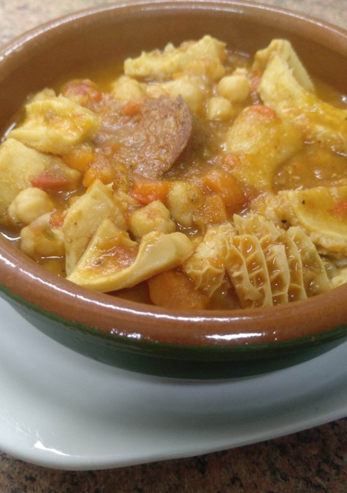 Una foto de Callos con garbanzos (a la gallega)