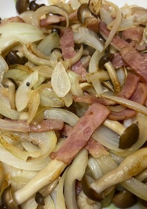 抄鴻禧菇洋蔥培根 的食譜成品照片