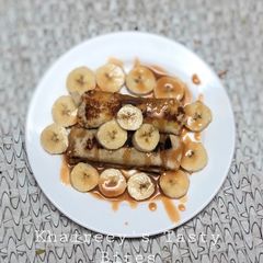 A picture of Banana and caramel bread rolls.