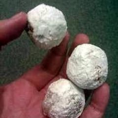 A picture of Easy donut holes.