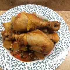 A picture of Chicken Afritada.