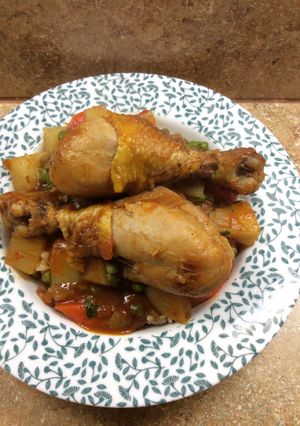 A picture of Chicken Afritada.