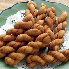 A picture of Mahua: Twisty Chinese Fried Snacks.