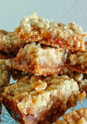 A picture of Caramel Pretzel Bars.