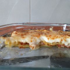 A picture of Patatas con bacon.