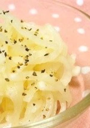 A picture of Daikon Radish Namul.
