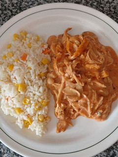 Una foto de Pollo deshebrado en crema de chipotle
