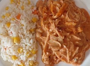 Una foto de Pollo deshebrado en crema de chipotle