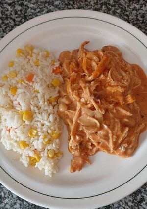 Una foto de Pollo deshebrado en crema de chipotle