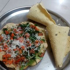 A picture of Khichiya papdi chaat.
