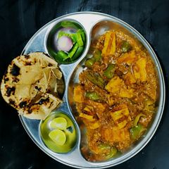 A picture of Paneer tikka masala.