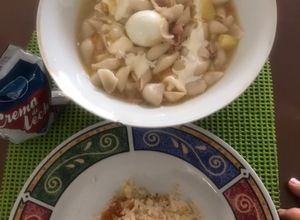 Una foto de Cazuela de atún y conchas