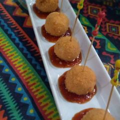 A picture of Chicken cheese balls.