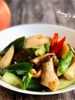 小黃瓜炒杏鮑菇 / 家常菜 的食譜成品照片