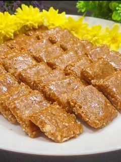 तिळगुळाची वडी (tilgulachi vadi recipe in marathi) रेसिपी चे मुख्य फोटो 