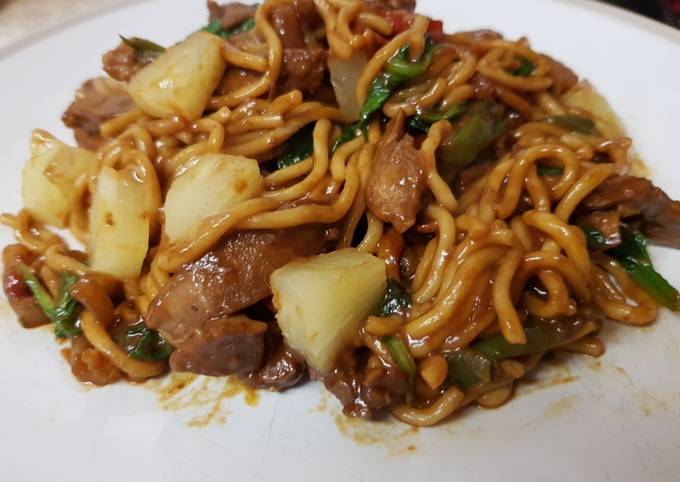 My Tasty Pork Stir Fry Noodles & Pineapple. 😀