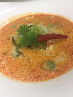 Una foto de Sopa Tailandesa de pollo y coco. Tom Kha Gai