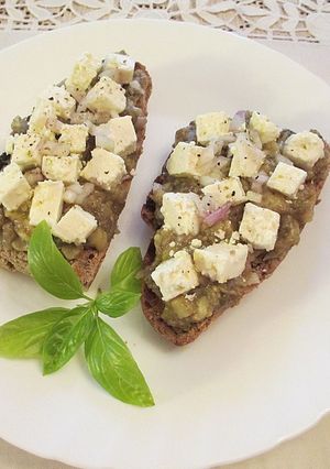 Foto principal de Tapas con paté de berenjenas asadas y queso feta