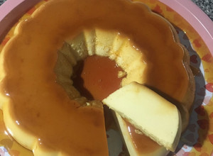 Una foto de Flan 🍮 con queso crema