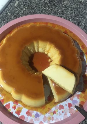 Una foto de Flan 🍮 con queso crema