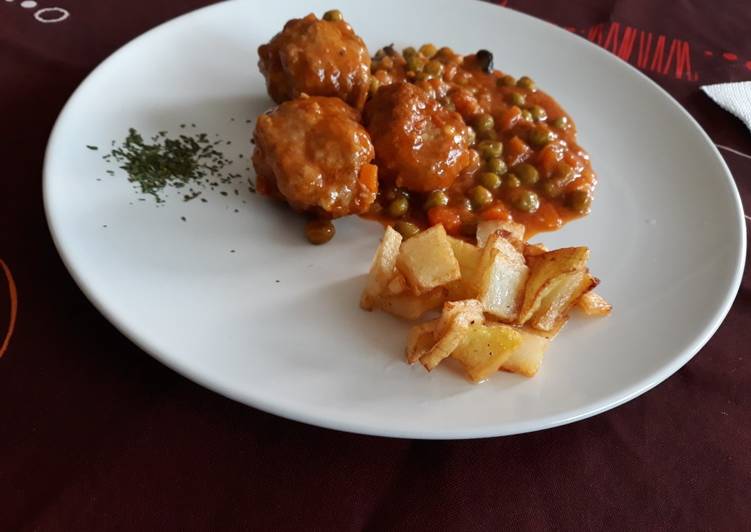 Albóndigas caseras en salsa