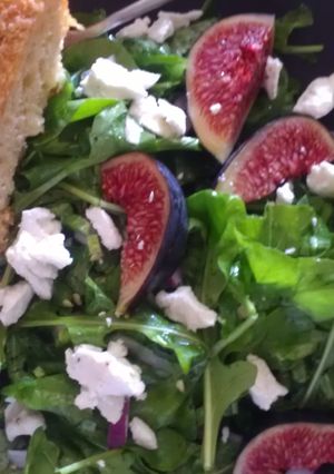 A picture of Fig and goat cheese salad.