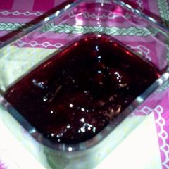 A picture of Piazza's red plums jam.