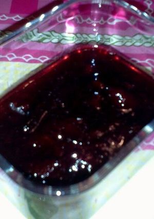 A picture of Piazza's red plums jam.