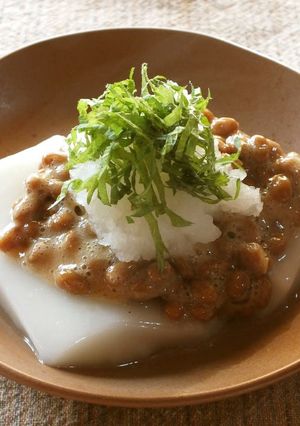 A picture of Mochi Rice Cakes with Grated Daikon Radish and Natto.