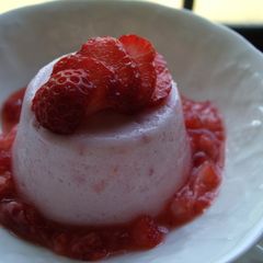 A picture of Low-Calorie Fresh Strawberry Mousse.