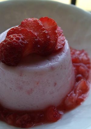 A picture of Low-Calorie Fresh Strawberry Mousse.