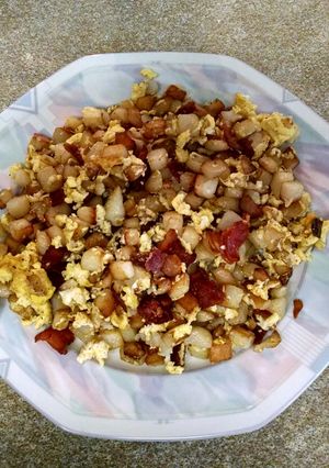 A picture of Stuff in a Pan.
