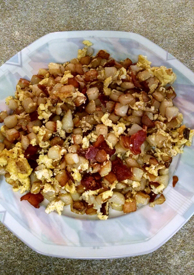 A picture of Stuff in a Pan.