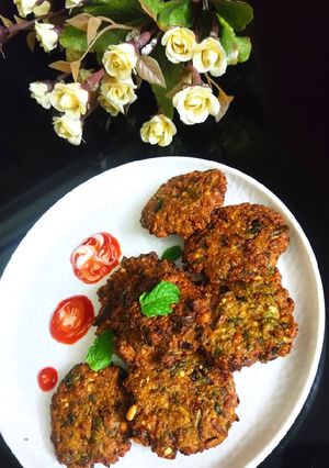A picture of Alasandekalu (chavli) vada.