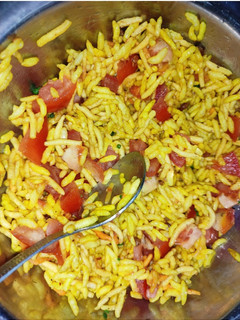 मुंबई की मशहूर भेलपुरी(mumbai ki mashhur bhelpuri recipe in hindi) रेसिपी मुख्य फोटो