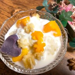 A picture of Fruits Coconut Milk with Sweet Sticky Rice.