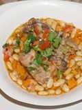 Costillitas de chancho estofadas con porotos blancos. Jon style