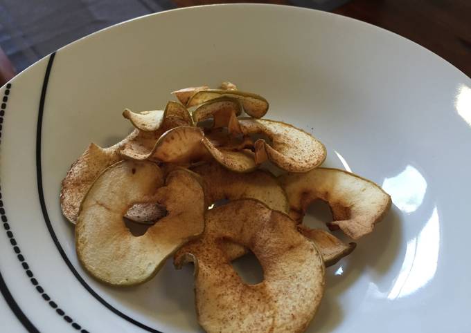 Steps to Make Any-night-of-the-week Apple Chips